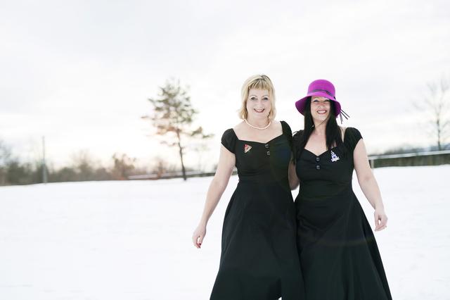 Helga Maria Pock (l.) und Doris Maier sind gemeinsam die "Savoy Ladies" und begeistern mit ihrem Swing-Sound.