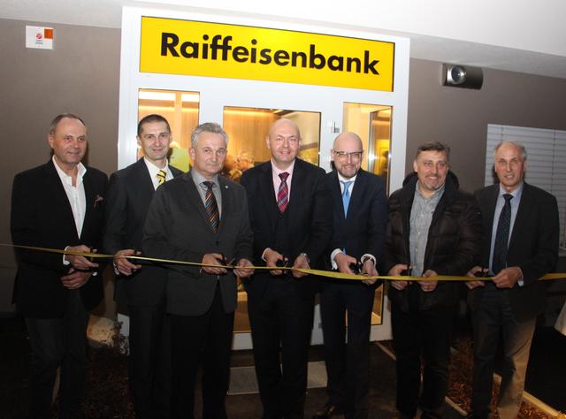 Franz Binder (Aufsichtsratsvorsitzender RB Tulln), Roland Bauchinger (Bankstellenleiter Würmla), Bürgermeister Leopold Figl (Obmann RB Tulln), Manfred Leitner (Geschäftsleiter RB Tulln), Karl Hameder (Geschäftsleiter RB Tulln), Gerhard Königshofer (Vizebürgermeister Marktgemeinde Würmla), Anton Priesching (Altbürgermeister Würmla)