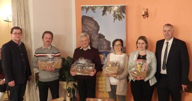 Vbgm. Wolfgang Kornberger, Richard Strengberger, Reinhold Neuwirth, Sabine Bindreiter, Anita Zimmer, Bgm. Roland Zimmer (v.l.).