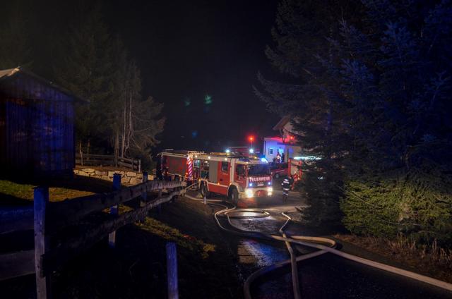 Aufgrund der mangelnden Wasserversorgung wurden mehrere Tanklöschfahrzeuge alarmiert. | Foto: Holawat