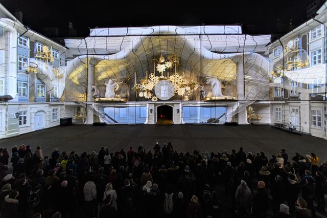 Neben den Christkindlmärkten ist auch die Lightshow Mount Magic ein Anziehungspunkt.
