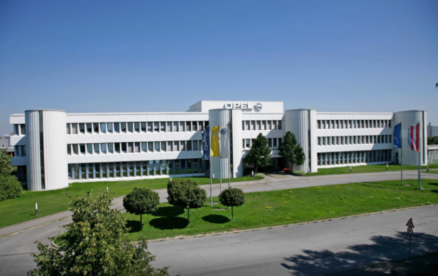 Großer Arbeitgeber im 22. Bezirk: Das Opel-Werk in Aspern. Nun will man schließen, 270 Mitarbeiter stehen dann ohne Job da.