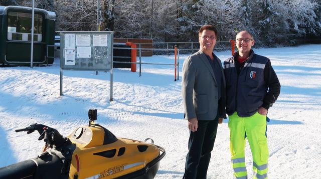Der Saisonstart freut Bgm. W. Baumann und M. Frommwald.