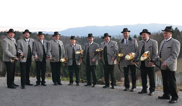 Die Jagdhornbläsergruppe Bad Schwanberg mit Jubilar Koch Robert.