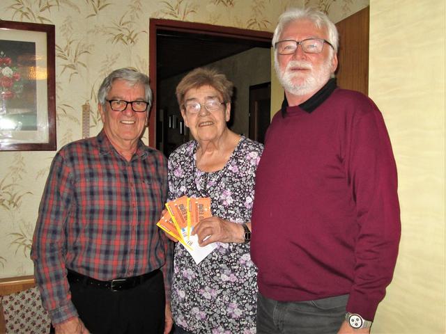 Bild v.l.: Robert Mörth, Jubilarin Maria Pulker, Erich Böhm