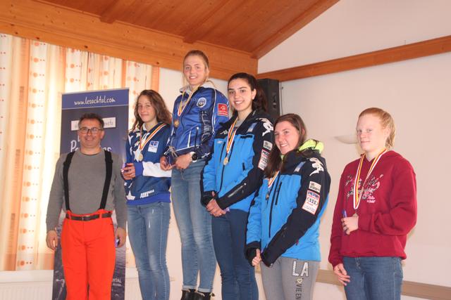 Sophia Innerkofler(SC Toblach) siegt vor 3 Läuferinnen vom SCI Club Cortina