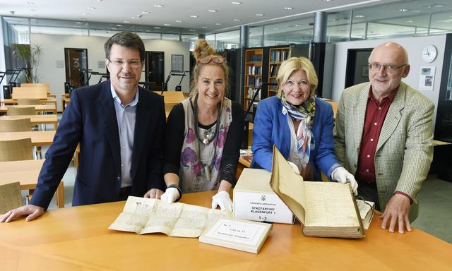 Thomas Zeloth (links) folgt Wilhelm Wadl (rechts) als Direktor des Landesarchivs nach.