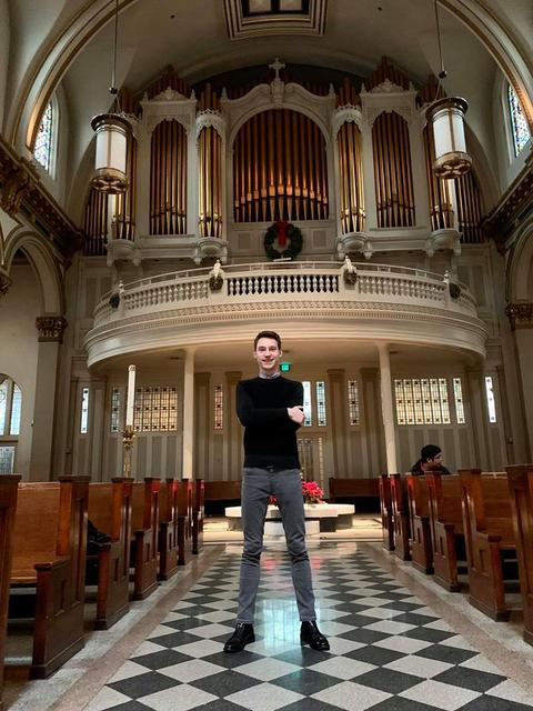 Organist Lukas Hasler spielte im Jänner 2020 in der St. James Cathedral in Seattle, USA.