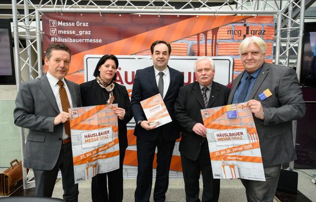 Bereit für die Häuslbauermesse 2020: Nikolaus Lallitsch (Raiffeisen Immobilien Steiermark), Alexandra Schäfer (Leitung Messe Graz), Armin Egger (CEO/Vorstand der Messe Congress Graz), Josef Hütter (Lagerhaus Graz Land) und Helmut Kolaric, (Baubiologisches Beratungszentrum Graz)