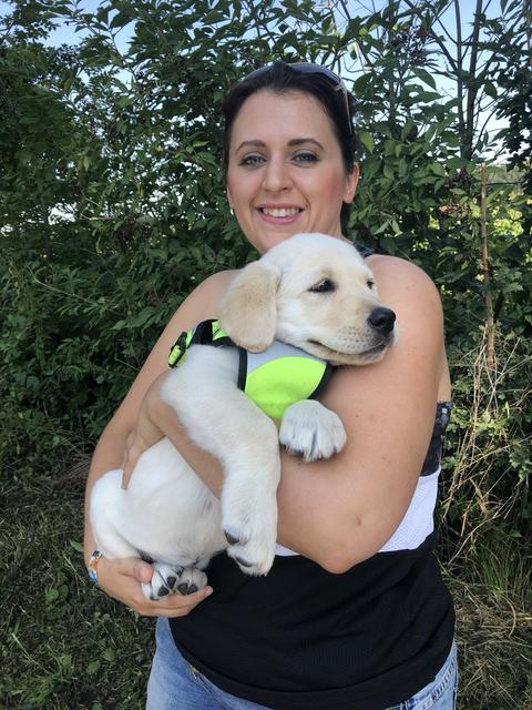 Die kleine Nala ließ sich damals noch problemlos auf den Arm nehmen.  | Foto: Sabrina Moriggl
