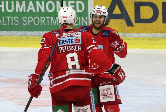 Torjubel: Daniel Obersteiner und Nicholas Petersen