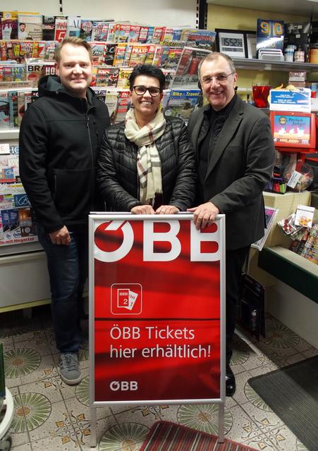 Christian Samwald, Susanne Klambauer und Rupert Dworak bei der Trafik.