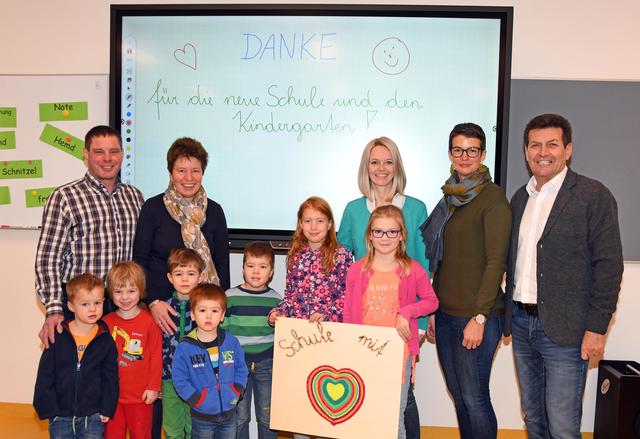 Bürgermeister Harald Leopold, STR Birgit Meinhard, Schulleiterin Daniela Nastl, Kindergartendirektorin Ingrid Landstätter und Stadtrat Harald Groll.