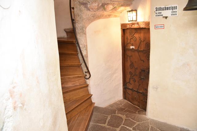 Unbekannte Täter machten sich an zwei Zylinderschlössern in der Wallfahrtskirche Mariastein zu schaffen.