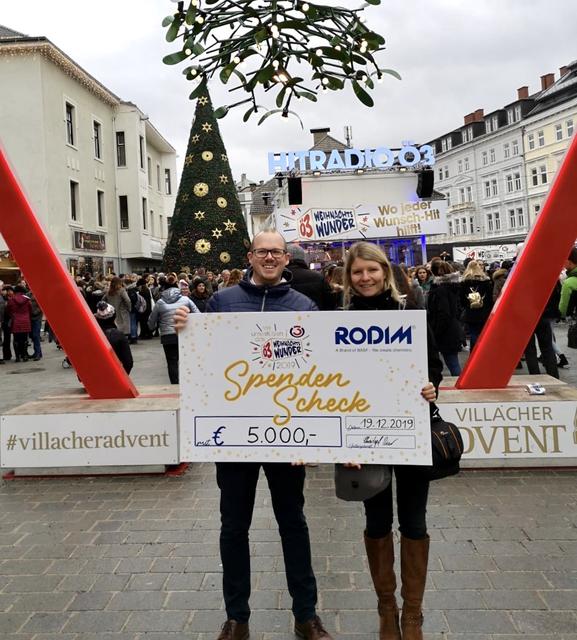 Christoph Lugstein und Kerstin Jochinger beim Ö3-Weihnachtswunder in Villach.