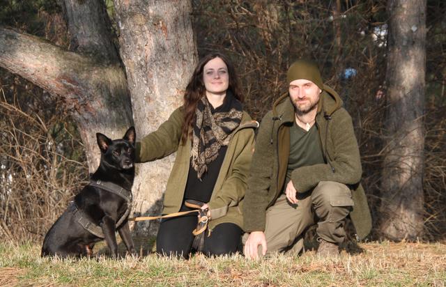 Carina Hausknecht und David Breitwieser mit Hund Haki.