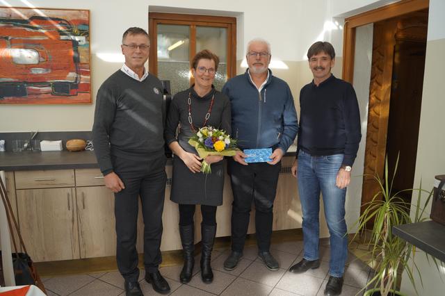 Maria und Josef Hauser flankiert von RK-Bezirksgeschäftsführer Andreas Stotter (li.) und Bgm. Dietmar Ruggenthaler