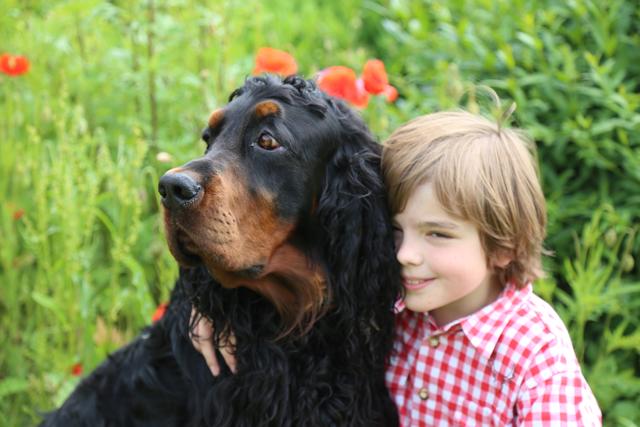 Der kleine Geo mit seinem Herrchen Rafael | Foto: Barbara Schneider