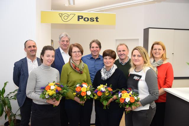 V .l.: Josef Leherbauer (Post AG), Anna Scheiblhofer, Gerhard Gamsjäger (Post AG), Erika Koblmüller, Bürgermeister Engelbert Pichler, Gaby Schuster, Vizebürgermeister Ernst Breitenfellner, Renate Schöftner, Andrea Prungraber (Post AG).