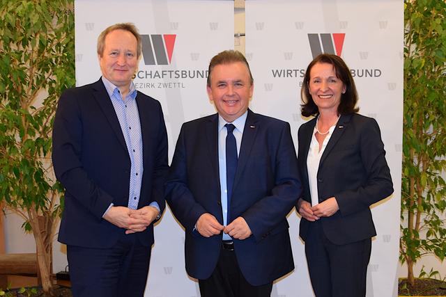 Regionalberater Josef Wallenberger, Bürgermeister LAbg. Franz Mold und Obfrau der Wirtschaftskammer Zwettl Anne Blauensteiner.