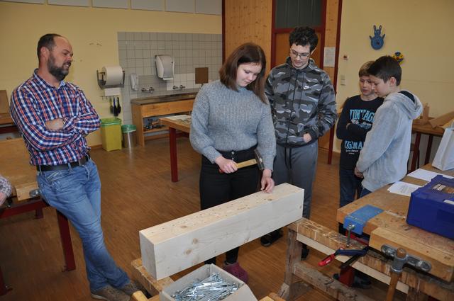 Beim Lehrlingsinfotag in Bruck hatten Schülerinnen und Schüler der NMS Bruck die Möglichkeit, Einblicke in verschiedene Lehrberufe zu bekommen.