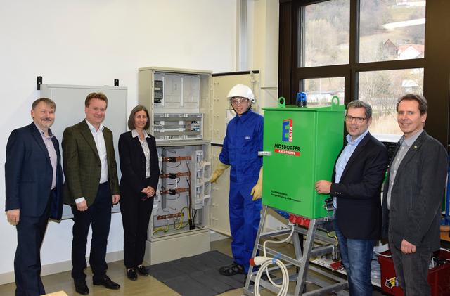 V. l. n. r.: Gottfried Purkarthofer (HTL Weiz), Georg Knill (Knill Gruppe), Sabine Wagner und Gerhard Tieber (Elsta Mosdorfer), Heimo Blattner (HTL Weiz)