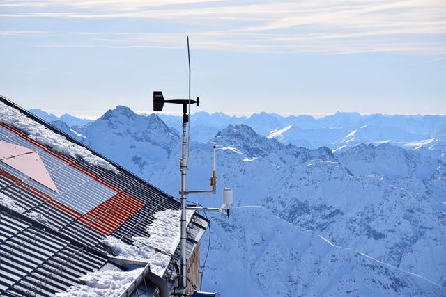 Die neue Station erfasst Daten zu Temperatur, Luftfeuchtigkeit und Wind.