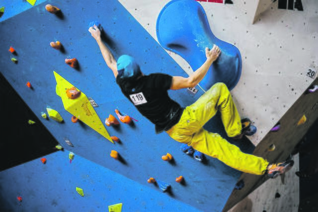 Bei Schlechtwetter bieten sich zahlreiche Indoor-Aktivitäten an – unter anderem ein Schnupperkurs in der Kletterhalle in Wels. Mehr Ideen in Wels & Wels-Land