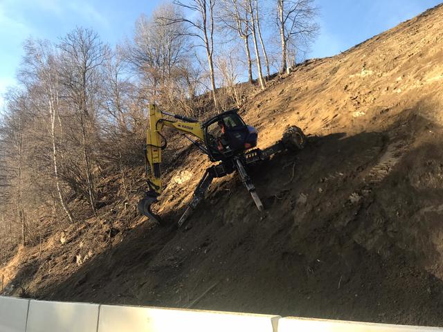 Ein Schreitbagger kommt in Murau zum Einsatz.