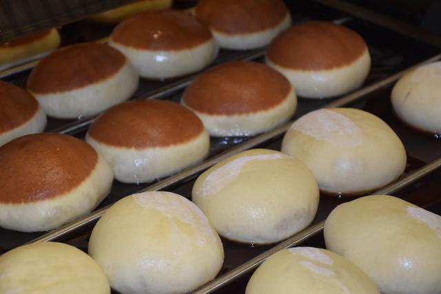 Nach einem alten Rezept werden in der Bäckerei Hubmann in Großklein täglich Krapfen gebacken.