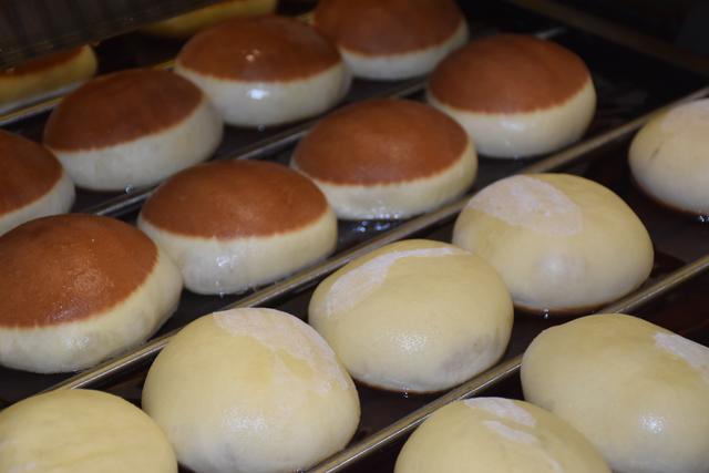 Nach einem alten Rezept werden in der Bäckerei Hubmann in Großklein täglich Krapfen gebacken. | Foto: Waltraud Fischer