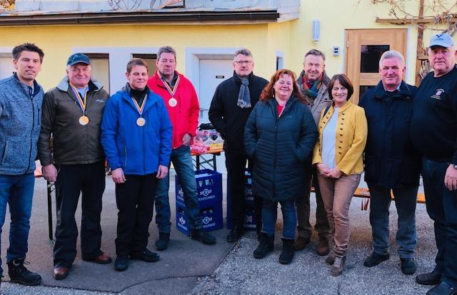 Mitglieder der vier Feuerwehren der Gemeinde St. Georgen am Längsee trafen sich beim Eisschießen.
