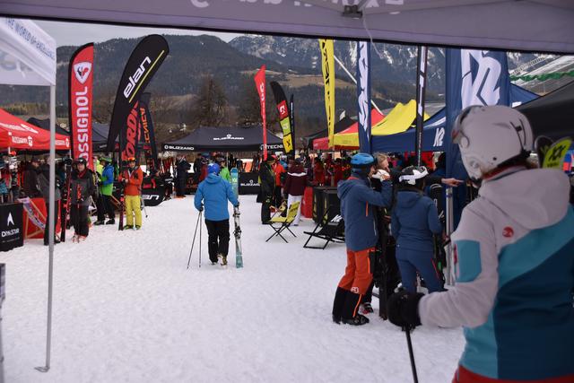 Skihändler treffen sich am 16. und 17. Jänner im Rahmen der "All On Snow Tour 2020" in Söll, um elf verschiedene Skimarken und die Neuheiten für die Saison 2020/21 zu testen.