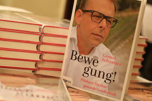 Der Bewegungsmangel in unserer Gesellschaft war ein Auslöser, das Gernot Schweizer das Buch "Bewegung" schrieb.