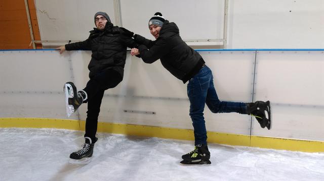 Spaß in der Rieder Eissporthalle hatten Martin und Simon.