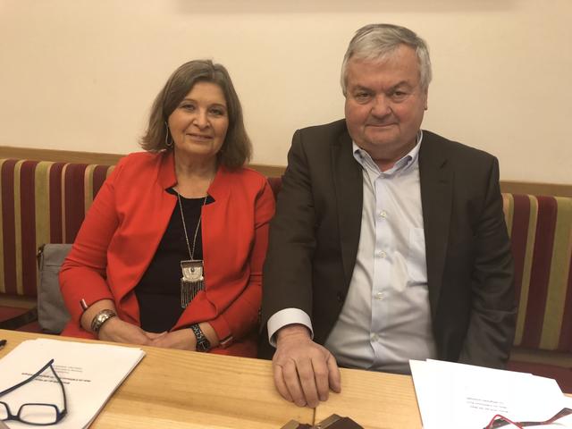 Michaela Petz (AK Wels Bezirksstellenleiterin), Johann Kalliauer (Präsident der AK Oberösterreich).