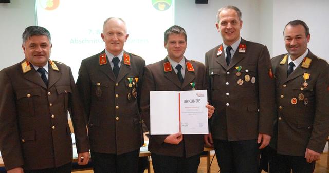 Wolfgang Hufnagl, Peter Staudinger, Benjamin Lichtenthal, Bürgermeister Christian Mader und Hannes Niedermayr (v.l.). | Foto: FF/Linner