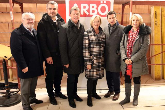 ARBÖ BGLD Vizepräsident Gerhard Pongracz, LR Heinrich Dorner, ARBÖ-Präsident Peter Rezar, LAbg. Bgm. Ingrid Salamon, LR Christian Illedits und ARBÖ-Landesdirektorin Gabi Rittenbacher bei der Gleichenfeier in Mattersburg