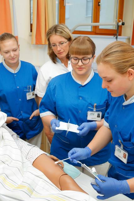 An der Schule für Gesundheits- und Krankenpflege Bad Ischl kann man sich am 29. Jänner über die Ausbildungen der Pflegeschulen am Salzkammergut-Klinikum informieren. | Foto: OÖG