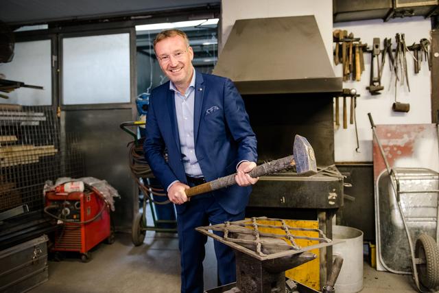 Wirtschaftskammerwahl 2020: "Unsere Unternehmen wollen arbeiten, nicht Listenschreiben." Salzburgs Wirtschaftskammerpräsident und Wirtschaftsbund-Landesobmann Manfred Rosenstatter geht für den Wirtschaftsbund als Spitzenkandidat in die WK-Wahl 2020 und setzt sich für eine Bürokratieentlastung der Salzburger Unternehmen ein.