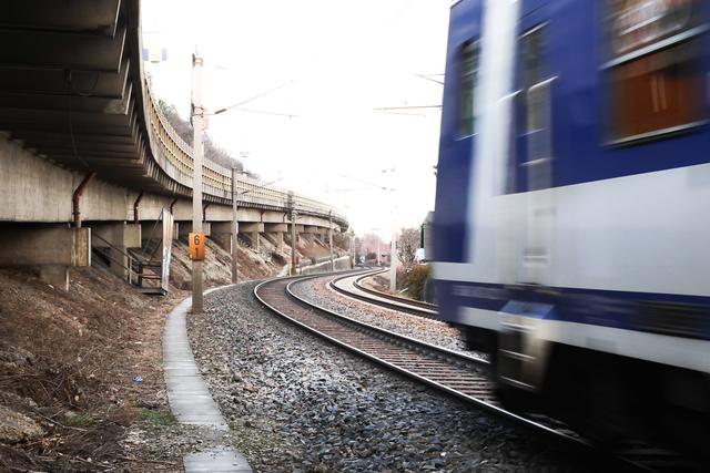 Aufgrund der intensiven Nutzung weist die Heiligenstädter Brücke massive Schäden auf, vor allem an Unter- und Überbau sowie den Lagern | Foto: Mark Freimann