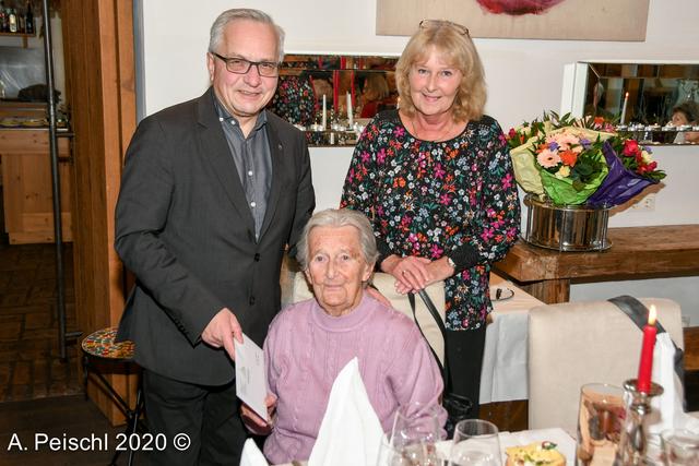 Gertrude Trimmel, im Bild mit Tochter Renate Wurm, feierte ihren 90. Geburtstag. 