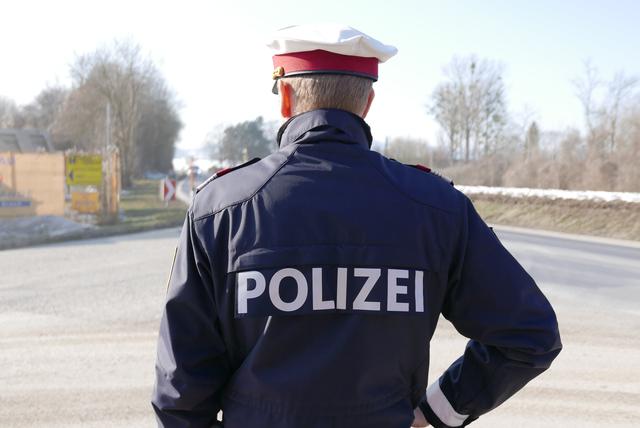 Bei der Durchsuchung des Fahrzeug stellte die Polizei das Diebesgut sicher.