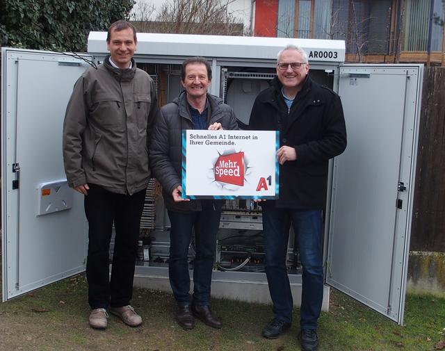 Manfred Lienbacher, A1 Technology , Bürgermeister Heinz Konrath und Paul Galuska, A1 Vertrieb für Infrastrukturprojekte.