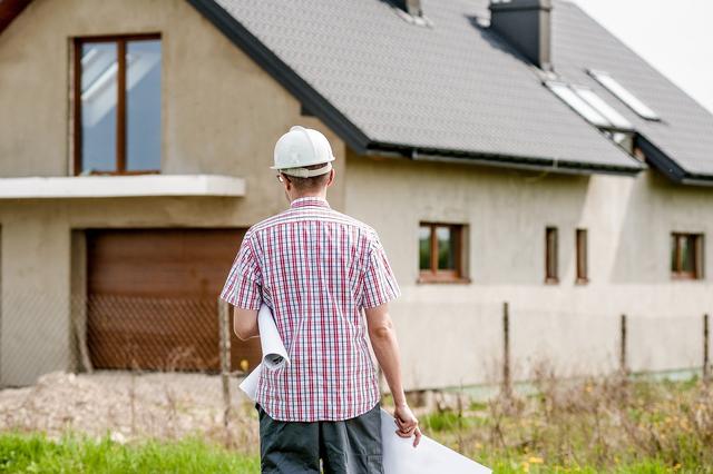 Wer ein Haus baut kann sich mit dem Baukostenindex einen Überblick über marktübliche Preise verschaffen.