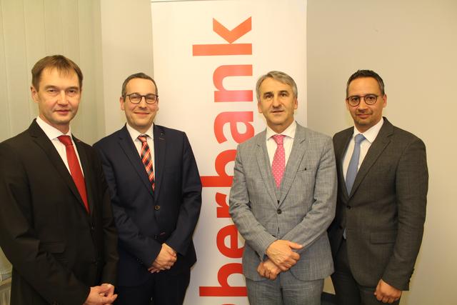 Von links: Werner Helmberger (Berater Private Banking), Christian Walcher (Leiter Oberbank Kirchdorf), Wolfgang Pillichshammer (Leiter Geschäftsbereich Wels), Christian Haid (Leiter Private Banking Geschäftsbereich Wels)