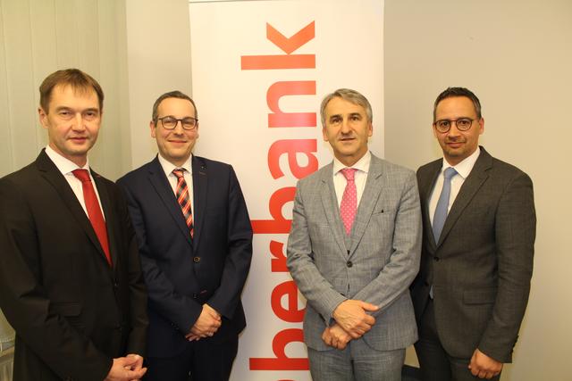 Von links: Werner Helmberger (Berater Private Banking), Christian Walcher (Leiter Oberbank Kirchdorf), Wolfgang Pillichshammer (Leiter Geschäftsbereich Wels), Christian Haid (Leiter Private Banking Geschäftsbereich Wels) | Foto: Staudinger