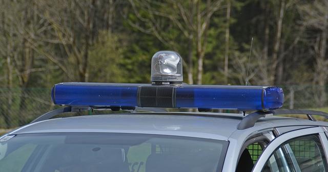 Weil sie mit ihrem Fahrzeug in Schlangenlinien und mehrmals über den Mittelfahrstreifen gefahren sein soll, sei eine Autofahrerin Polizisten in Mauterndorf aufgefallen.