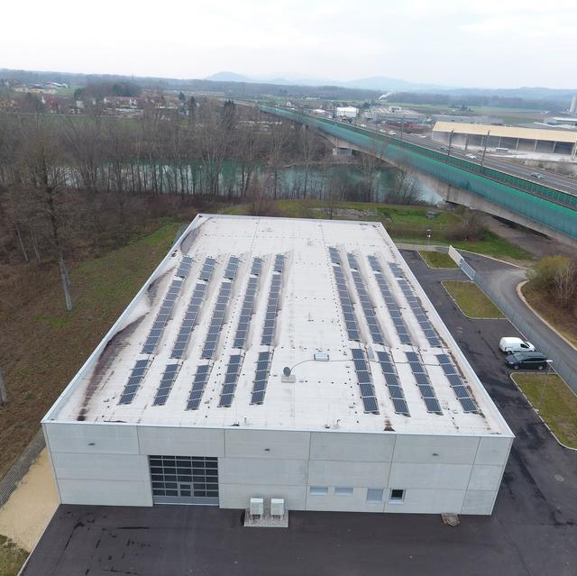 Auf dem neuen Bauhofdach gibt es bereits Solarmodule, die Dachfläche hätte jedoch das zehnfache Potential.