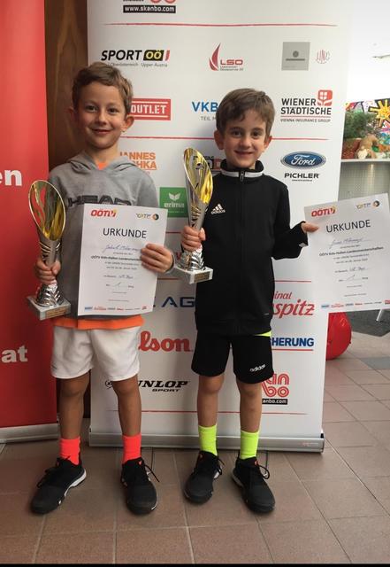 Jakob Mittermayr (l.) krönte sich zum U9 Landesmeister. Jonas Mittermayr wurde U8 Landesmeister.